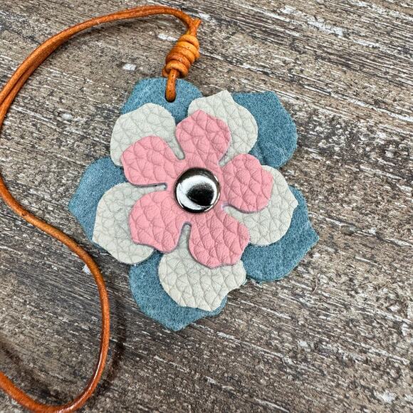 Leather Charm Flower Bag Charm Genuine Leather Purse Keychain NEW FAST SHIP - Picture 3 of 4